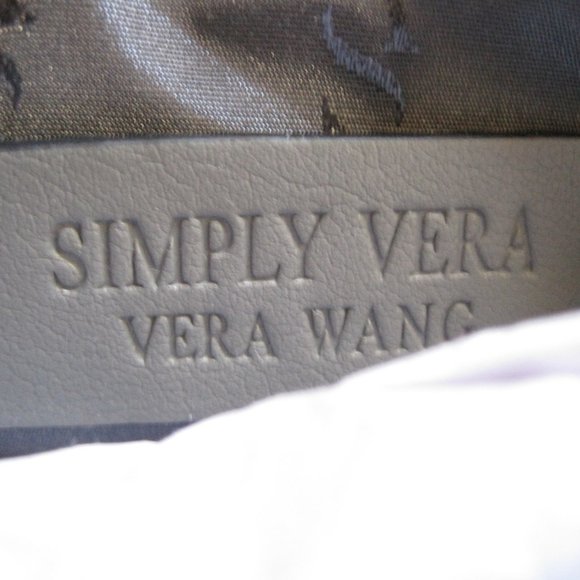 NWT Simply Vera Vera Wang gray wristlet - Picture 11 of 13